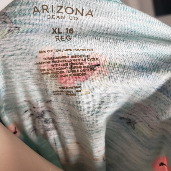 Tropical Cold Shoulder top - Picture 6 of 6